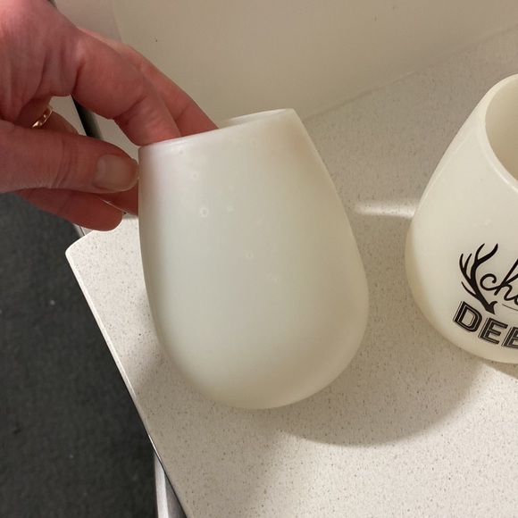 Silicone Stemless Wine Glasses - Picture 3 of 4